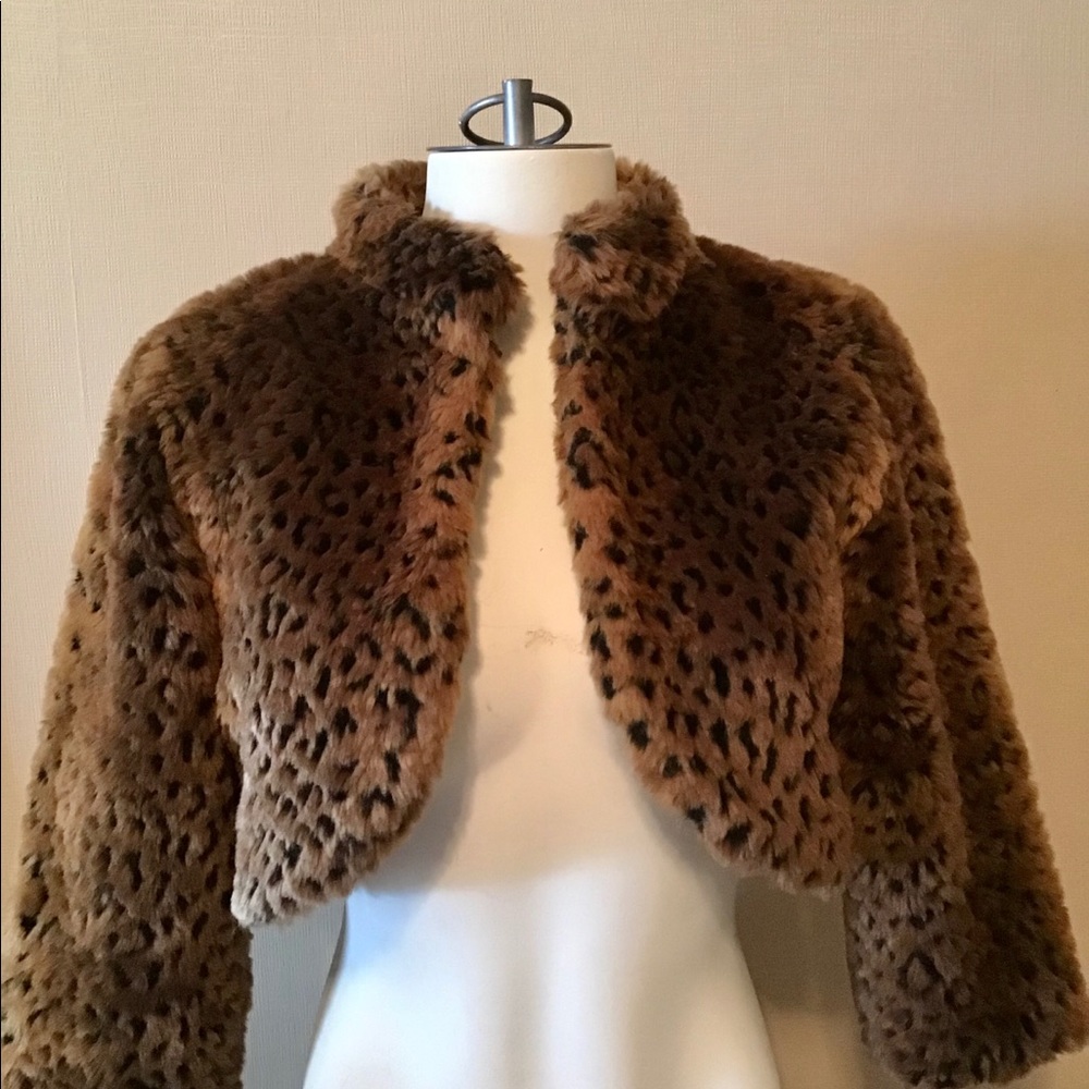Cropped jacket/bolero leopard faux fur Medium